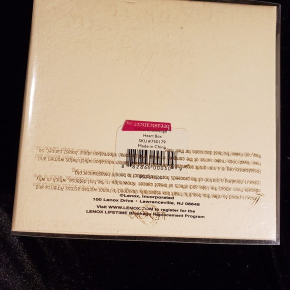 Gift of Knowledge Heart Box - Picture 6 of 8